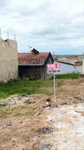 Vende-se terreno no Libório