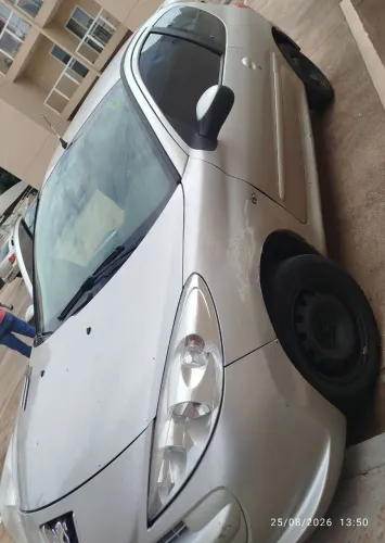 Peugeot 207 XR 1.4 Flex 8V 3P 2012