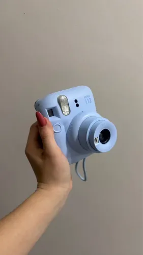 Câmera Instax Mini 12 Azul + Filme Instax Mini (10 fotos) - Excelente Estado