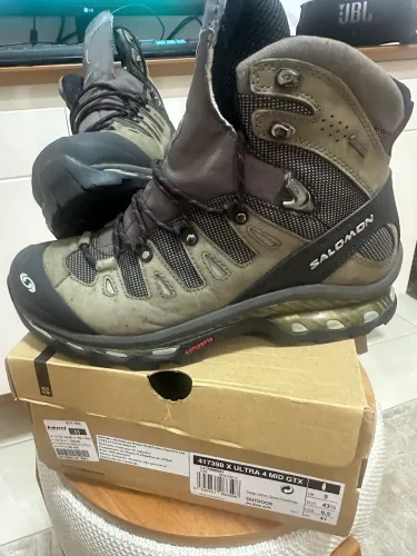 Bota Salomon