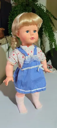 Boneca beijoca estrela antiga
