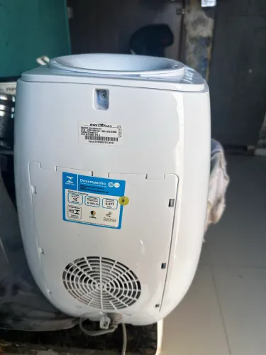 Vendo bebedouro Britânia elétrico