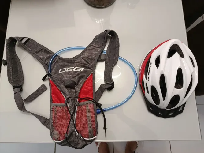 Mochila Oggi + capacete absolute Ciclismo