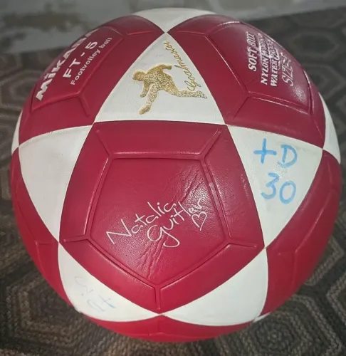 BOLA FUTEVOLEI MIKASA EDIÇÃO ESPECIAL NATÁLIA 