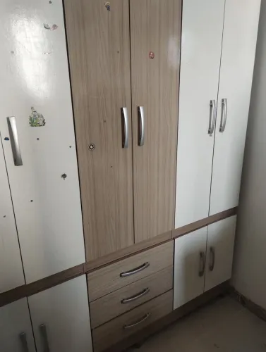 Vendo um guarda roupa casal
