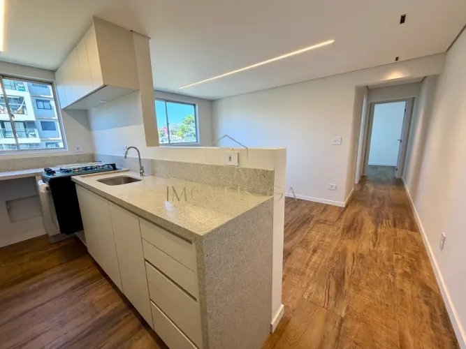 Apartamento Recém-Reformado e com Vista Livre no Edifício Parque Barigui