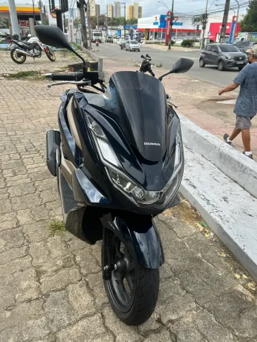 PCX DLX 160 2025 - 3.900km - Na Garantia