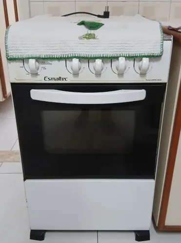 Vende-se Fogão Esmaltec Veneza 4 bocas, acendimento automático, 220v!