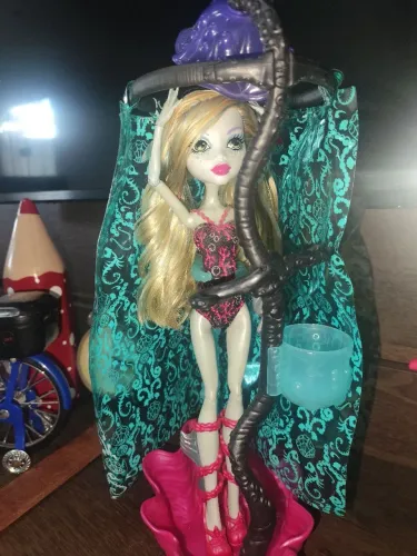 Boneca Lagoona Blue Dance Class + Playset Banheiro completo