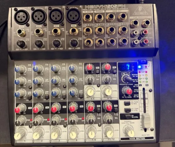 Mesa Behringer Xenyx 1202FX - 12 canais 10/10 Novinha com caixa.