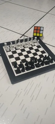 Jogo de Xadrez 2 em 1 com Trilha + Cubo Mágico