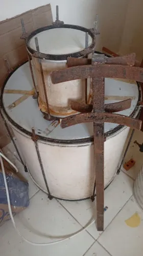 Surdo e bacurinha com suporte