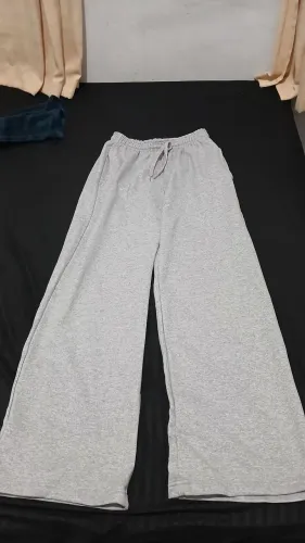 Vendo calça de moletom baggy NUNCA USADA!