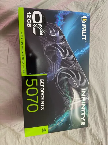 Rtx 5070 3 Fans / Lacrada
