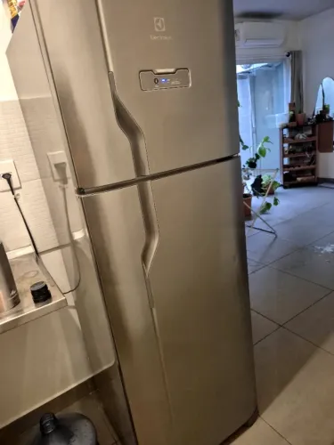 Geladeira Eletrolux 310litros