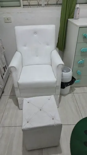 Poltrona de amamentação de balanço com puff