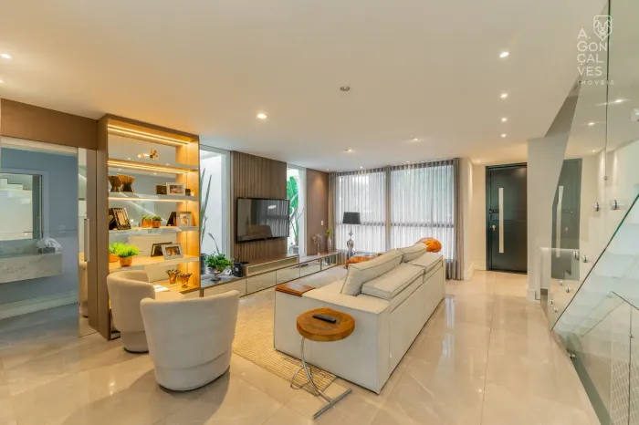 Casa em Condomínio, 03 Suítes, 04 Vagas, Espaço Gourmet, Uberaba, Curitiba