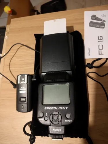 Flash Neewer TT560