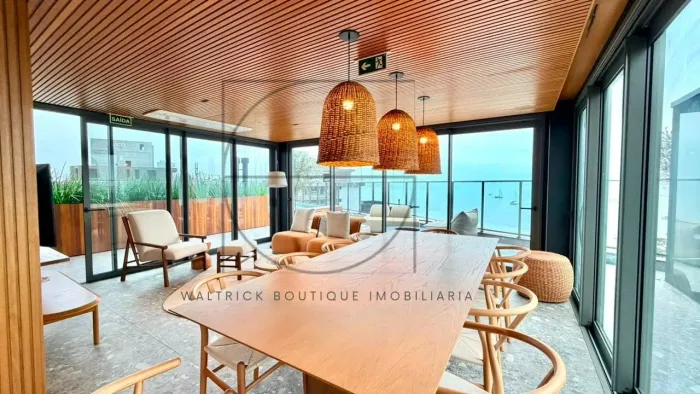 Apartamento 3 suítes em Jurerê - a apenas 50 metros do mar