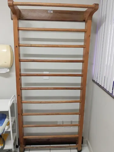 Espaldar de madeira para fisioterapia / pilates / alongamento