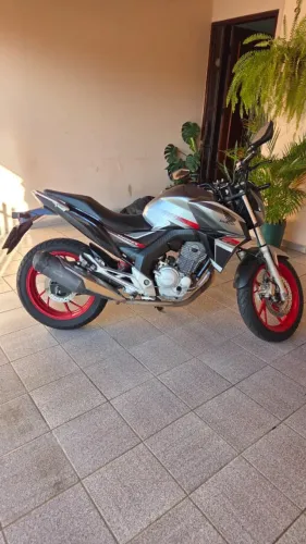 Honda CB Twister 250cc (2018) - Prata