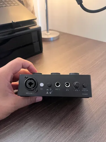 Kit Streaming/ Podcast: Microfone dinâmico AM8 FIFINE + interface Áudio FIFINE