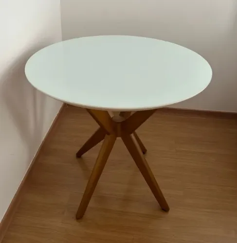Mesa de Jantar Redonda (Belo Horizonte)