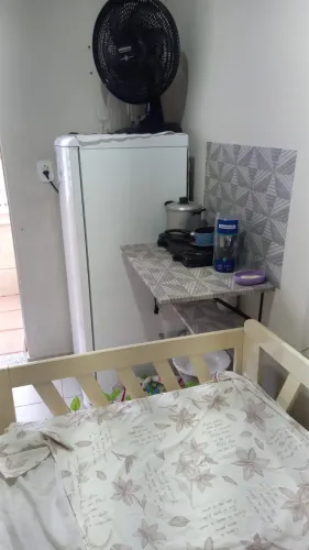 Alugo quarto em prédio residencial
