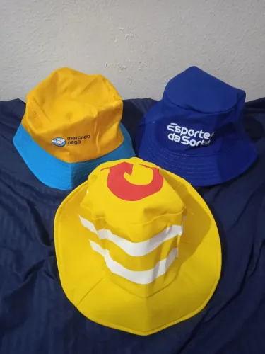 03 chapéus