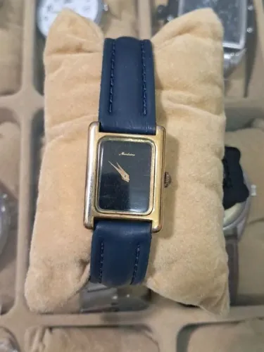 relógio mondaine feminino vintage dourado modelo tank