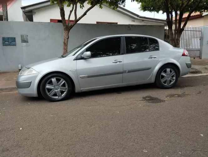 Renault Megane Sedan Dynamique 2.0 16V Mec. 2008