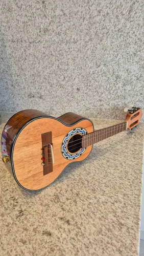 Vendo Cavaquinho Profissional de Luthier 100% Maciço.<br>