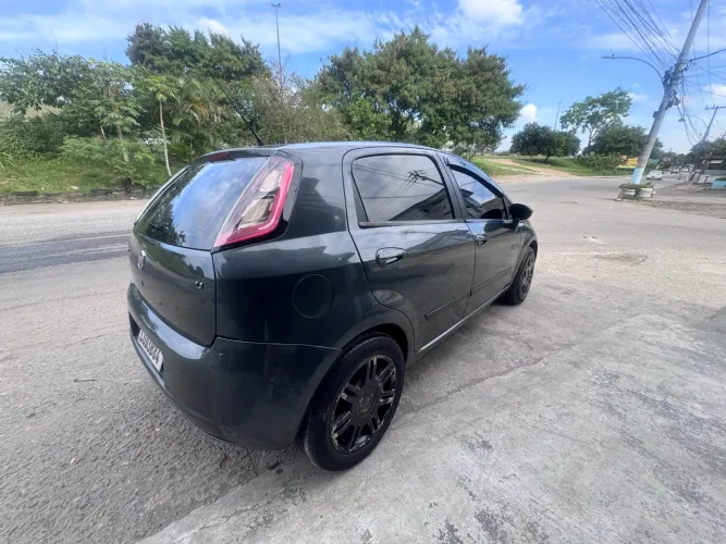 Fiat Punto Attractive 1.4 Fire Flex 8V 5P 2011