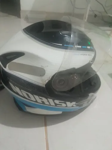 Capacete norisk 1 por 850 , 2 por 1500,00