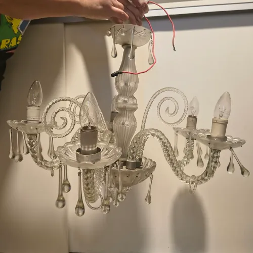 Lustre de cristal translúcido