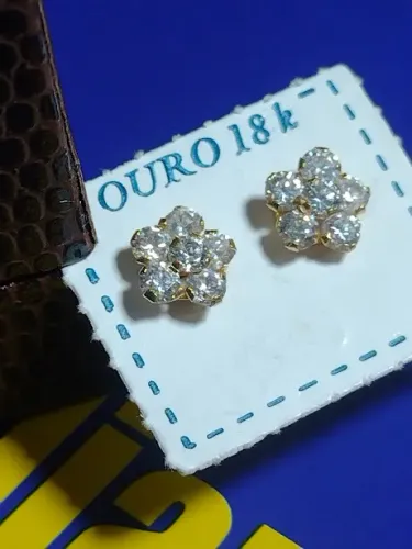 Brincos 6 Pedras Zircônia Ouro 18 Kilates Flor 6 mm 
