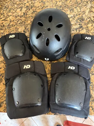 Capacete joelheira cotoveleira skate patins bicicleta patine etc