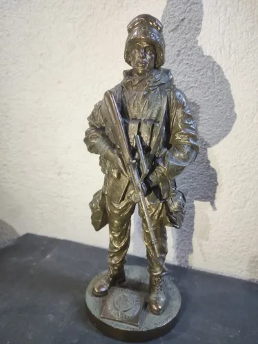 Escultura Soldier GG047 Genesis Fine Arts Heredities - Peça Rara Importada