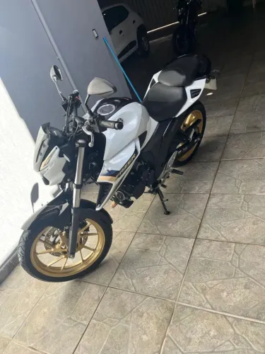 MOTO EM ÓTIMO ESTADO DE CONSERVAÇÃO