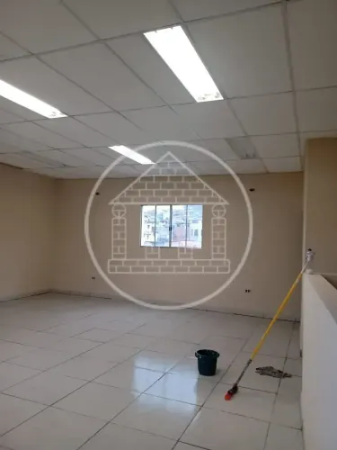 Salão Comercial de 250m² com 2 Mezaninos Próximo à Av. Teotônio Vilela