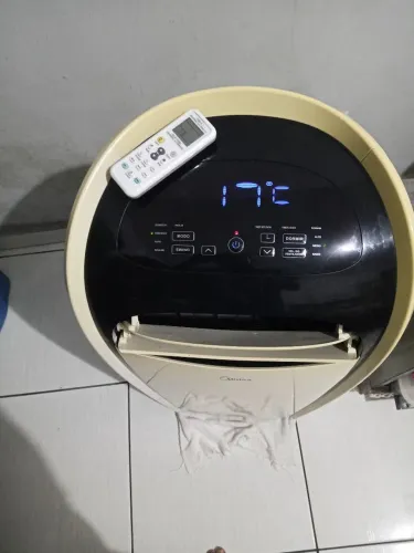 Ar condicionado portátil com controle remoto da mídea carrer funcionando perfeitamente