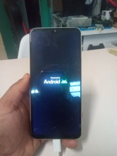 Samsung a13 com o vidro da tela quebrada não é a tela