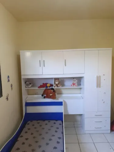 Guarda roupa + cama + colchão