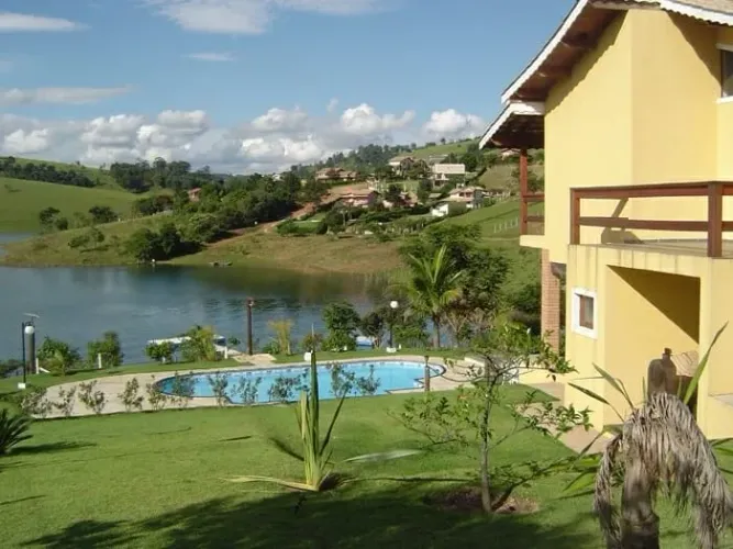 Chácara Pé na Água em Condomínio na Represa de Piracaia  4 Dorms