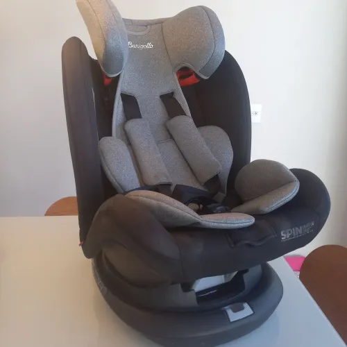 Cadeirinha Burigoto 360° com Izofix. R$650