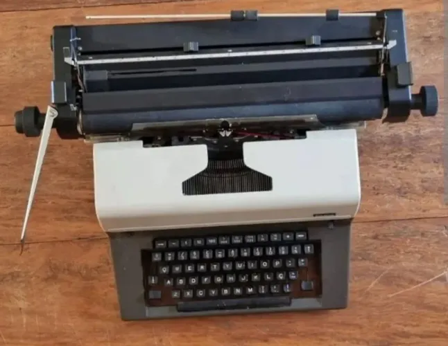 Máquina de Datilografia Facit
