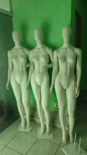 3 manequins de plástico 