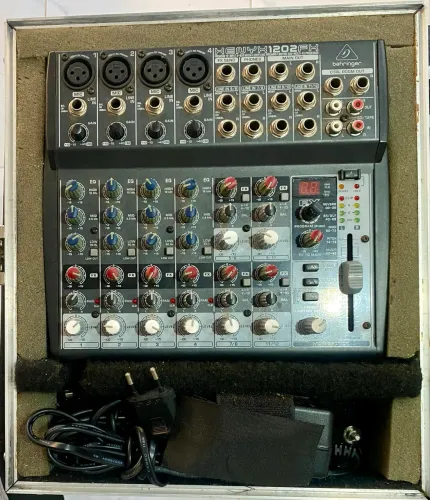 Mesa Behringer Xenyx 1202FX + Case + Fonte