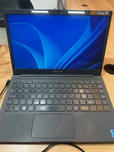 Notebook semi novo 