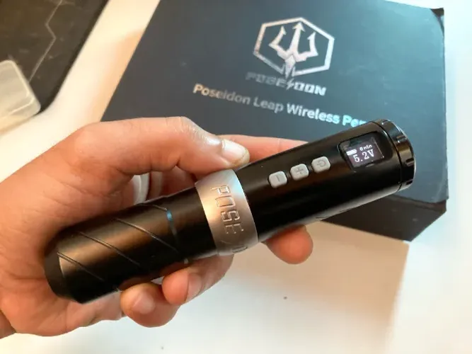 Pen Tattoo Poseidon V4 com 2 baterias